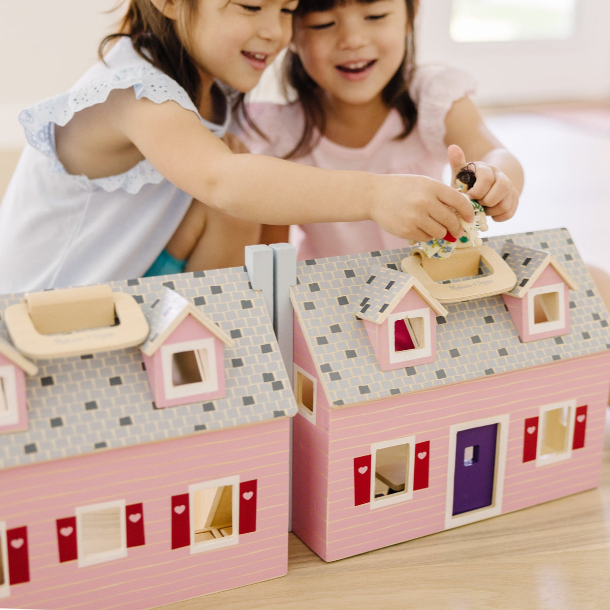 Wooden Fold & Go Dollhouse M4