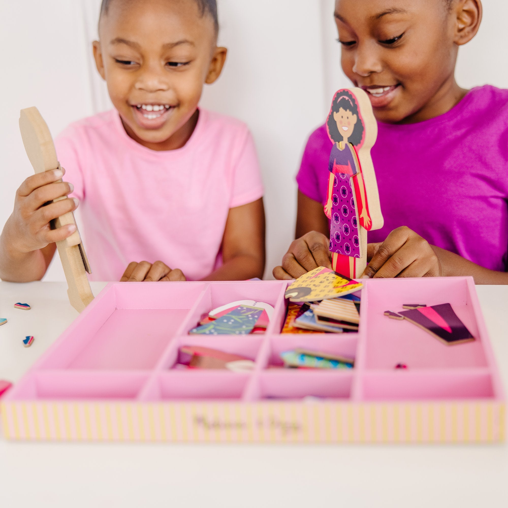 Abby & Emma Magnetic Pretend Play D0