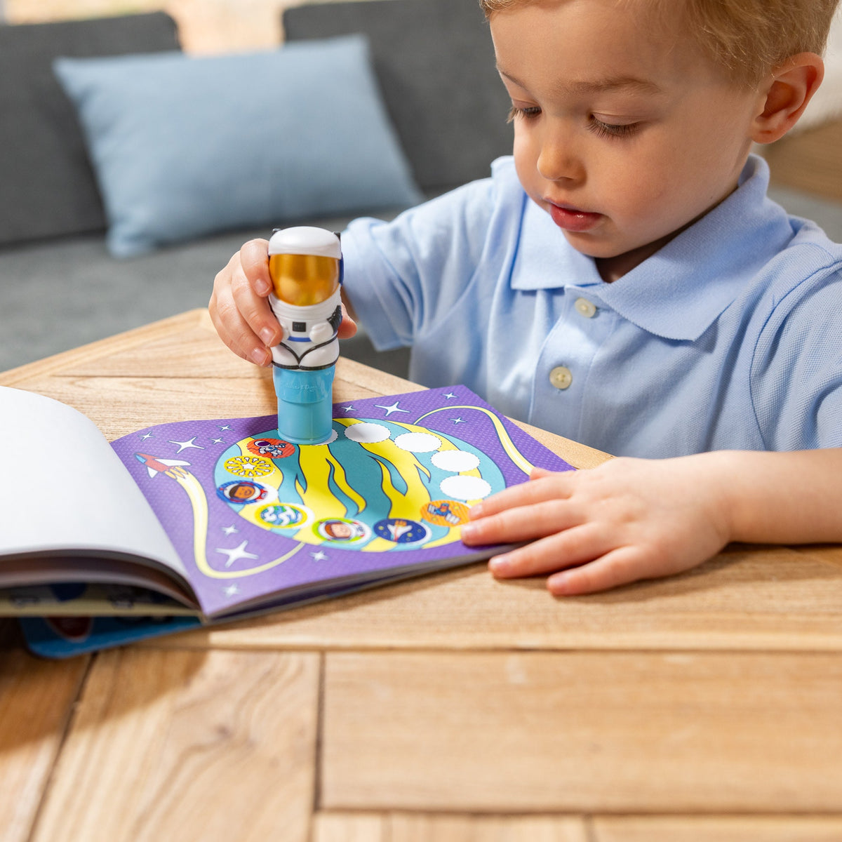 Sticker WOW!™ Activity Pad & Sticker Stamper - Astronaut E4